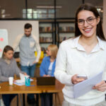 jovens talentos trabalhando em escritório